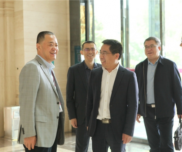 商务部国家茧丝绸协调办公室副司长陈平，，，，，，，河池市委常委、副市长杜际鹏莅临调研指导