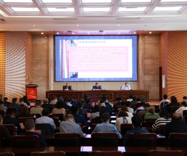 稳扎稳打，，，，，，，持续开拓奋进；；；；；；； 思路创新，，，，，，，力求优质发展