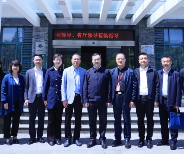 国家商务部消费促进司（国家茧丝办）副司长安宝军领导一行莅临调研